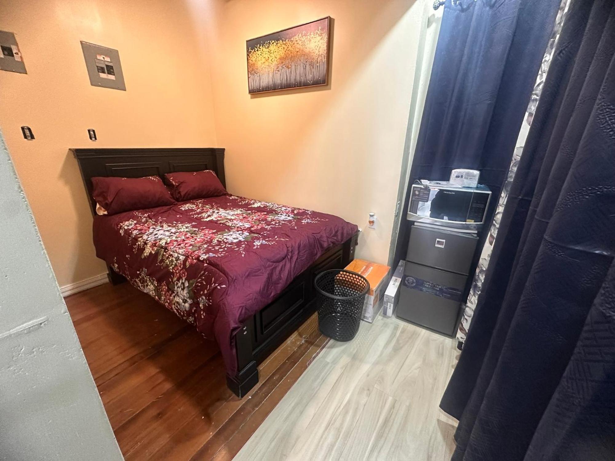 Hollywood Guesthouse จอร์จทาวน์ ภายนอก รูปภาพ