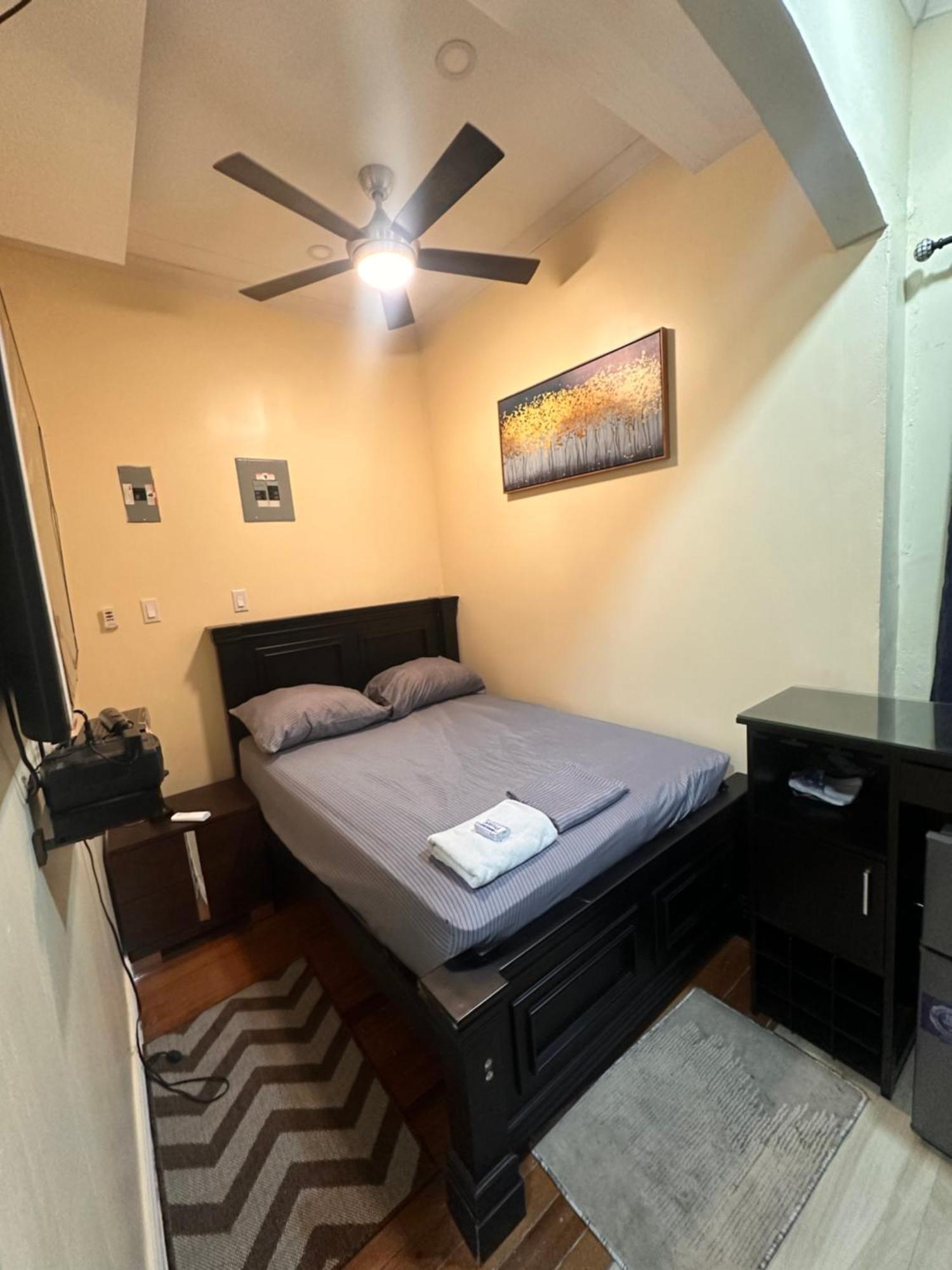 Hollywood Guesthouse จอร์จทาวน์ ภายนอก รูปภาพ