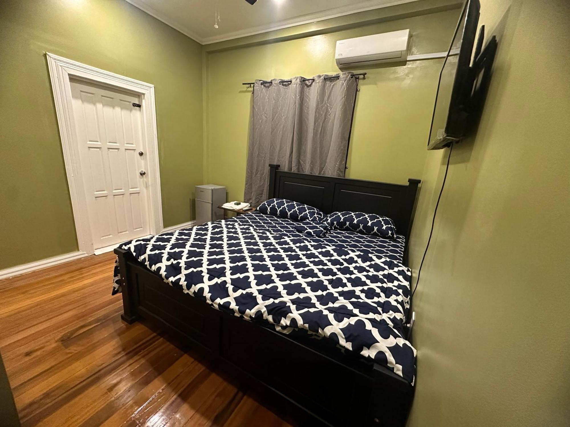 Hollywood Guesthouse จอร์จทาวน์ ภายนอก รูปภาพ