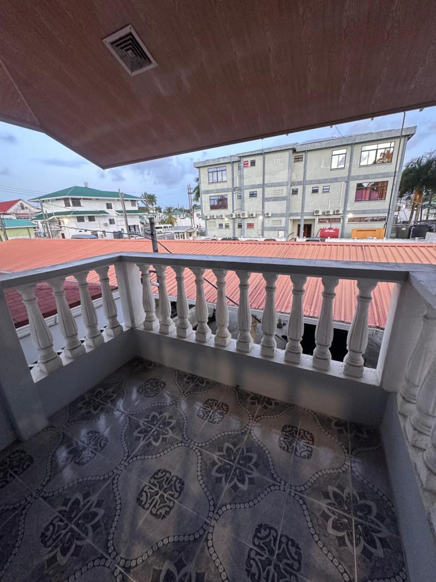 Hollywood Guesthouse จอร์จทาวน์ ภายนอก รูปภาพ