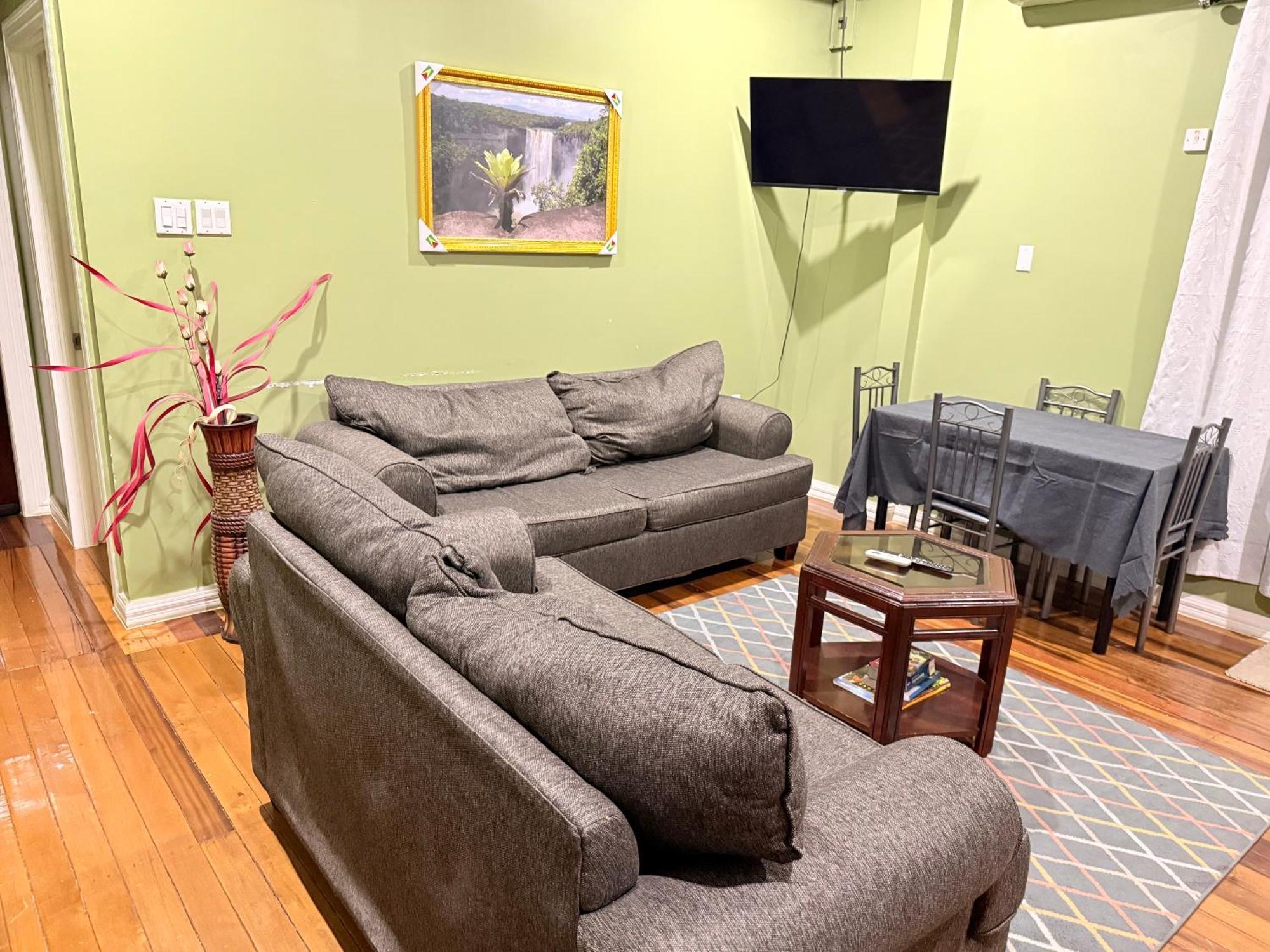 Hollywood Guesthouse จอร์จทาวน์ ภายนอก รูปภาพ